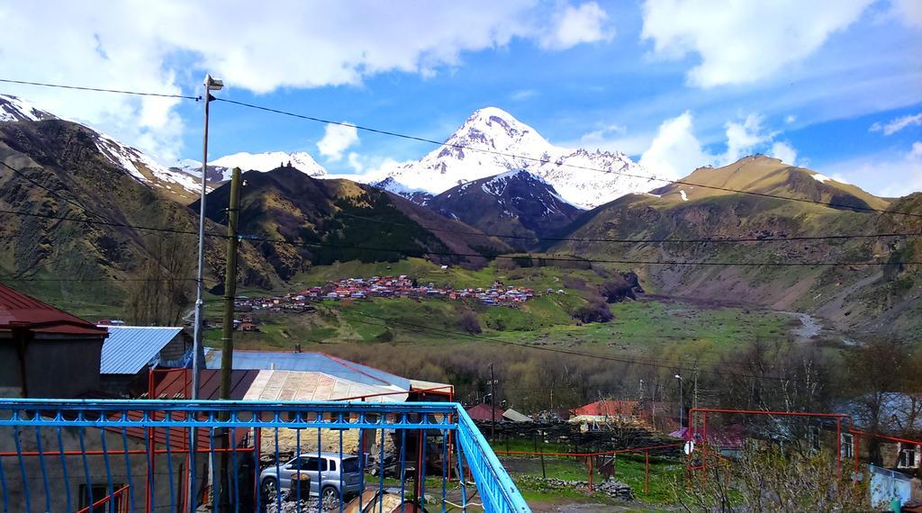 Blue Guesthouse Kazbegi Exteriör bild