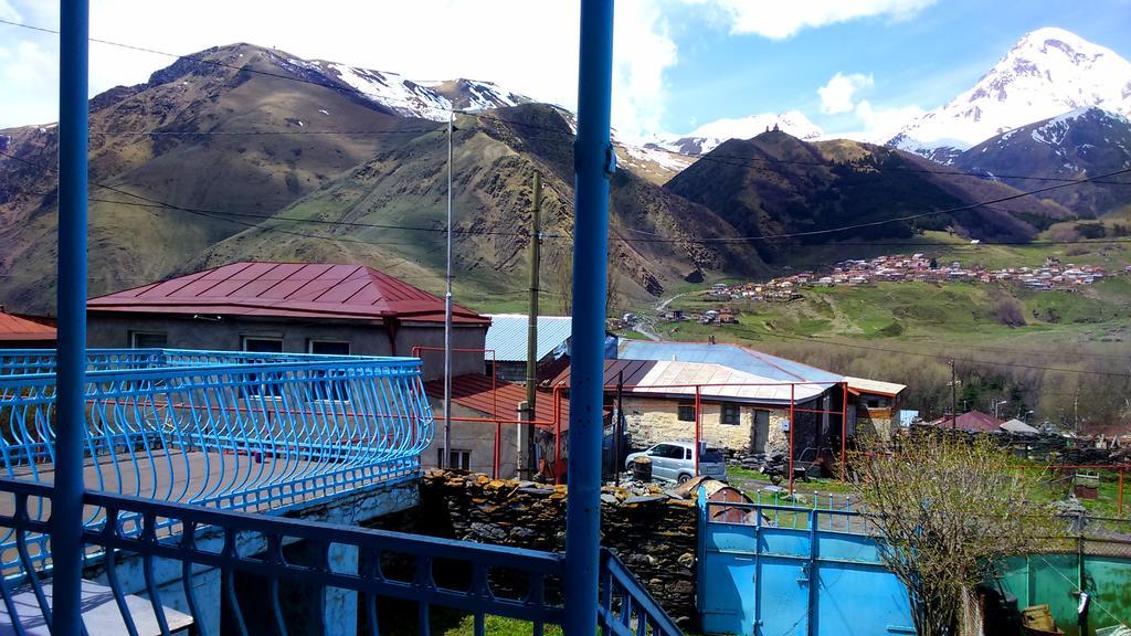 Blue Guesthouse Kazbegi Exteriör bild