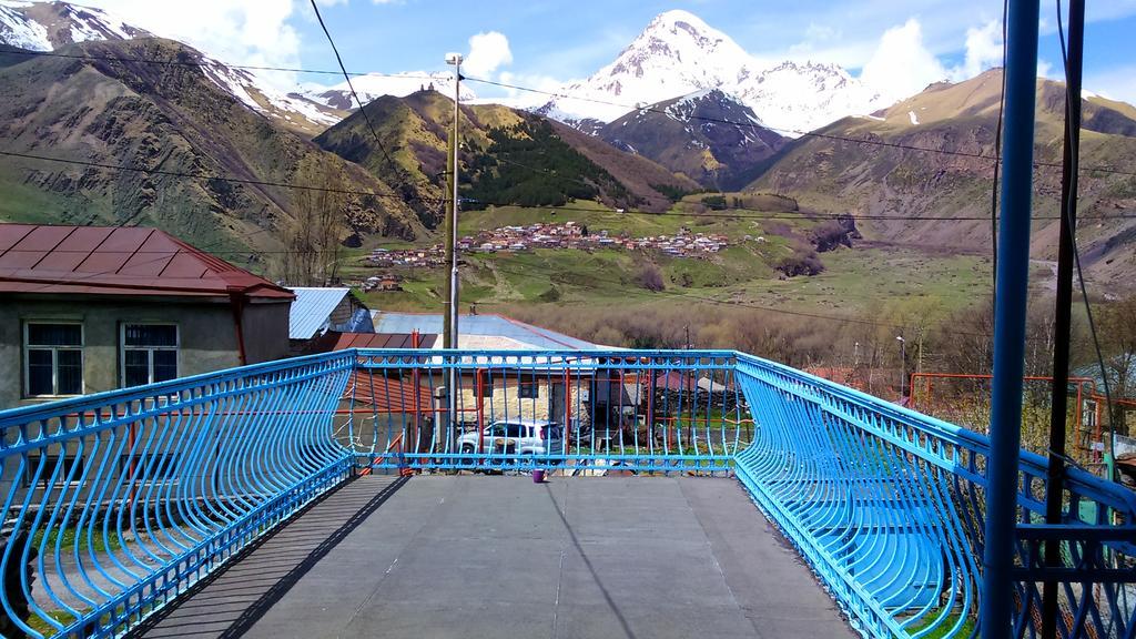 Blue Guesthouse Kazbegi Exteriör bild