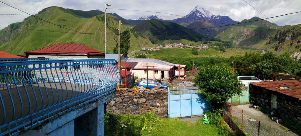 Blue Guesthouse Kazbegi Exteriör bild