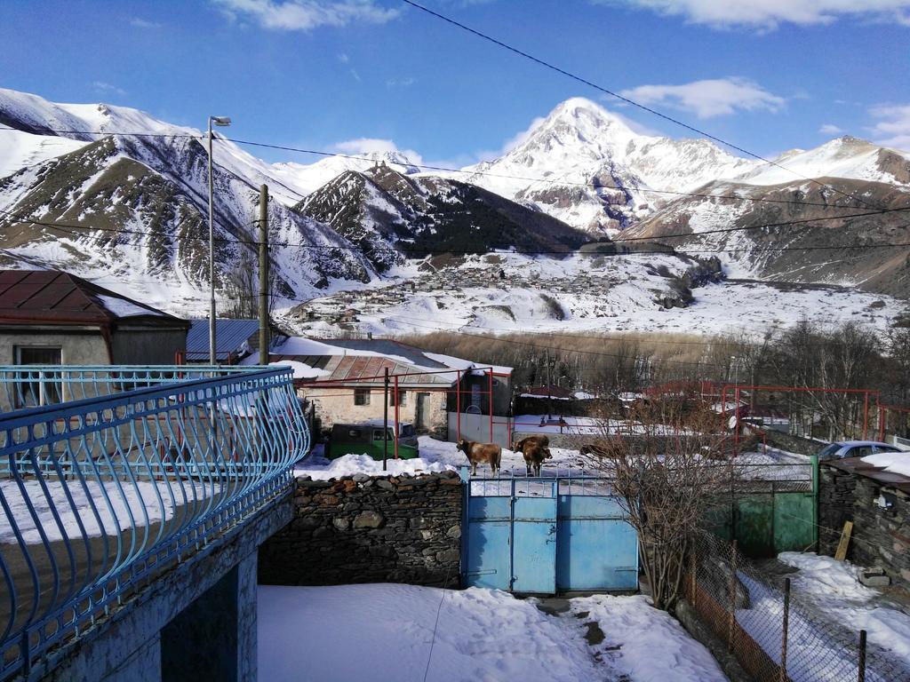 Blue Guesthouse Kazbegi Exteriör bild