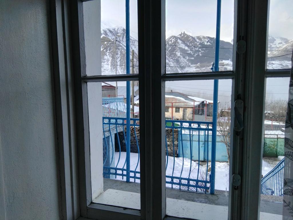 Blue Guesthouse Kazbegi Exteriör bild